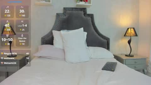 Anntonia Woods  online show from 12.21.24