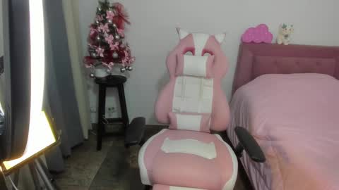 SOFIA INDEPENDENT MODEL online show from 12.10.24