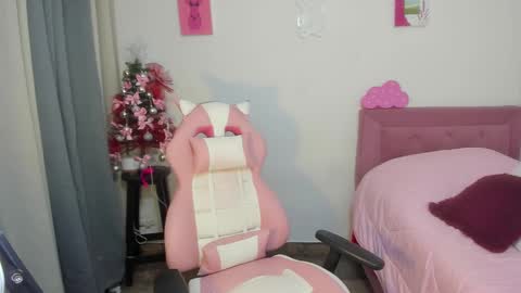 SOFIA INDEPENDENT MODEL online show from 12.15.24