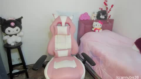 SOFIA INDEPENDENT MODEL online show from 01.11.25