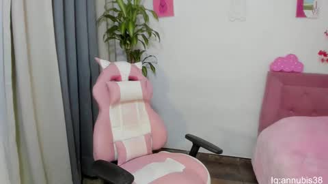 SOFIA INDEPENDENT MODEL online show from 01.22.25