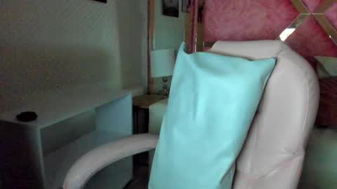 Snapshot of anny_bridge chatting on 11.06.25 Anny bridge online show from 11.06.25