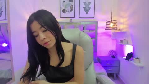 Snapshot of anny_bridge chatting on 11.18.25 Anny bridge online show from 11.18.25