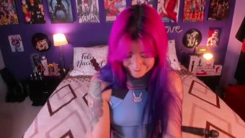 Snapshot of anny_cross chatting on 11.25.25 Paty online show from 11.25.25