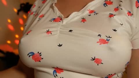 Snapshot of anny_dee chatting on 10.24.25 Anny online show from 10.24.25