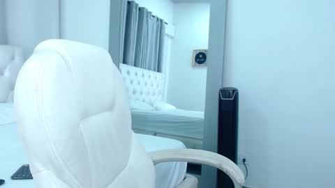 ANNY LOUIS online show from 02.19.25