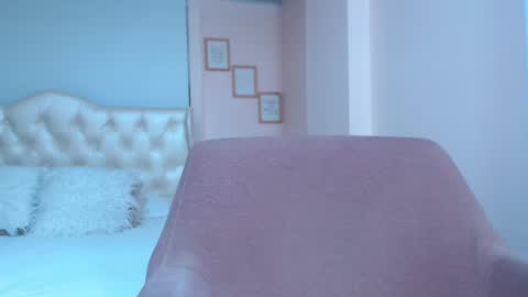 ANNY LOUIS online show from 02.22.25