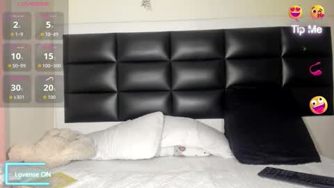 Snapshot of annybigassxxx chatting on 11.27.25 Melani online show from 11.27.25