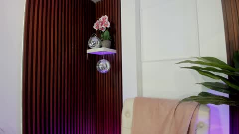 Snapshot of annybuny chatting on 12.28.24 Ana online show from 12.28.24