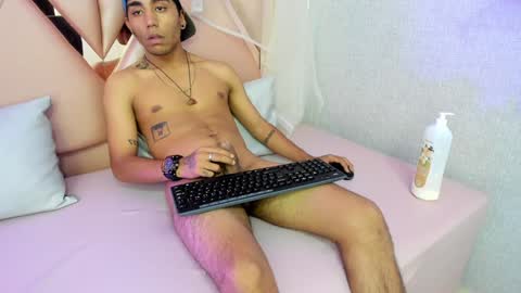 Snapshot of annyeli_bigtits chatting on 01.25.25 annyeli_bigtits online show from 01.25.25