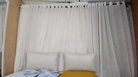 Snapshot of annyeli_bigtits chatting on 09.11.25 annyeli_bigtits online show from 09.11.25