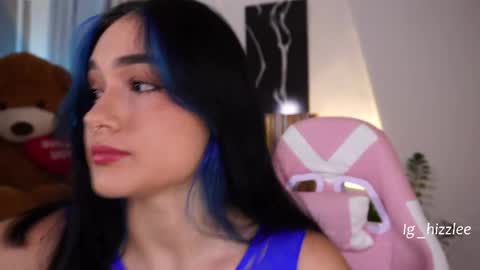 Snapshot of annyhizzle chatting on 05.19.26 online show from 05.19.26