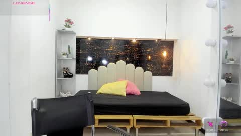 Anny online show from 10.28.25