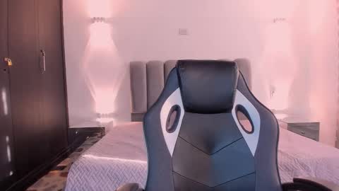 AnnyT online show from 12.14.25