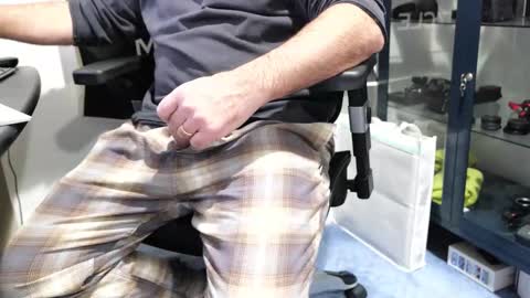 Snapshot of anonycock7 chatting on 12.15.25 D online show from 12.15.25