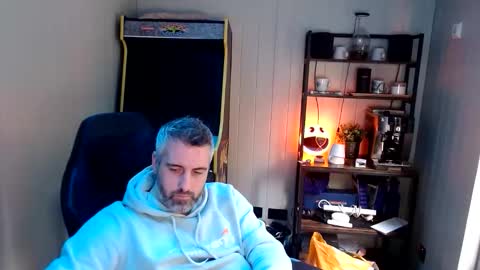 Snapshot of anonymousblokeuk chatting on 10.13.25 anonymousblokeuk online show from 10.13.25