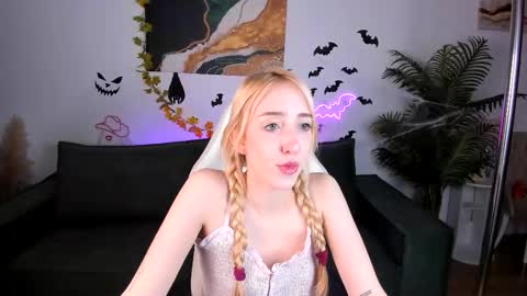 Anora online show from 11.04.25