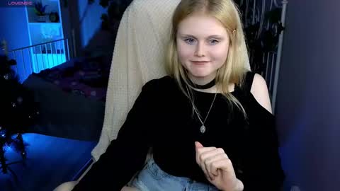 Snapshot of anoramore chatting on 12.14.25 Anora online show from 12.14.25