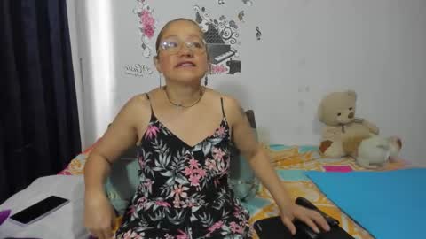 Snapshot of anthonela_mature_ chatting on 10.11.25 anthonela_mature_ online show from 10.11.25