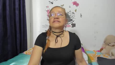 Snapshot of anthonela_mature_ chatting on 10.15.25 anthonela_mature_ online show from 10.15.25