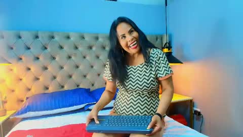 Anthonelaa   online show from 04.25.26