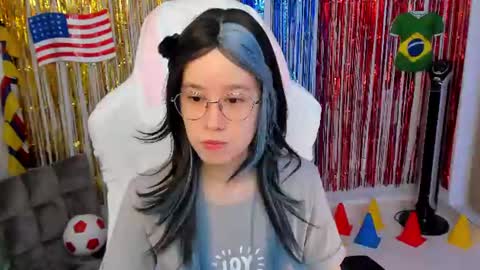 Snapshot of anto_sweet18 chatting on 06.11.26 My birthday is on december 2nd surprise me with a gift from my amazonlist online show from 06.11.26