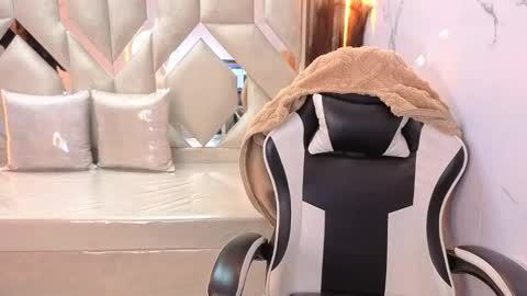 Antonela online show from 12.15.25