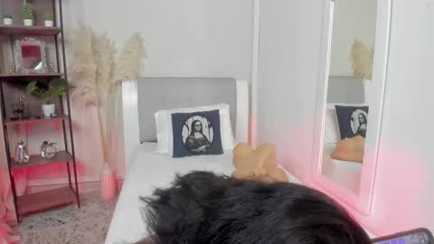 Snapshot of antonelabella chatting on 10.01.25 Antonela online show from 10.01.25