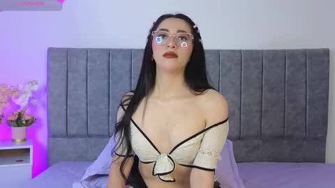 Snapshot of antonella01_cf chatting on 09.22.25 antonella online show from 09.22.25