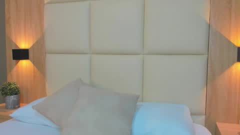 A N T O N E L L A  online show from 11.04.25