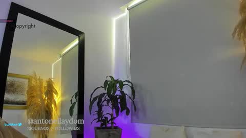 Snapshot of antonella_dom chatting on 12.15.25 Antonella14Dominic online show from 12.15.25