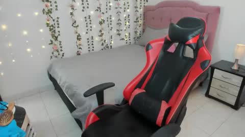 Snapshot of antonella_heinz_ chatting on 03.26.26 Antonella online show from 03.26.26