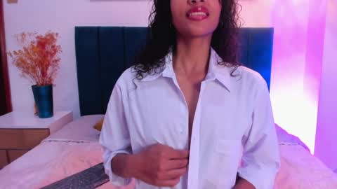 Snapshot of antonellahall_ chatting on 12.10.24 AntonellaHall online show from 12.10.24