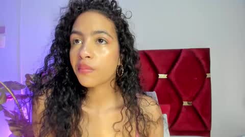 Snapshot of antonellahall_ chatting on 10.11.25 AntonellaHall online show from 10.11.25