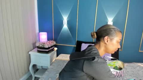 Snapshot of antonellaparker chatting on 02.23.25 Sarah online show from 02.23.25