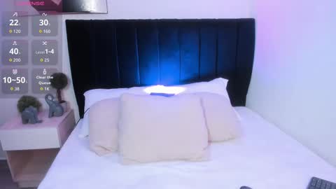 antonellariva_ online show from 09.08.25