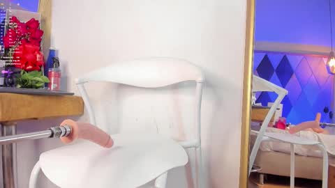 Snapshot of antonellarussel chatting on 11.17.25 Antonella Russel online show from 11.17.25