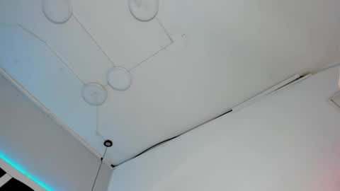 A N T O N E L L E  online show from 01.17.25