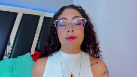 A N T O N E L L E  online show from 02.04.25