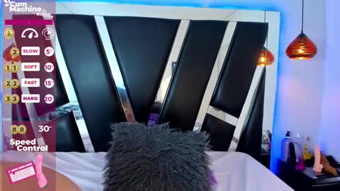 A N T O N E L L E  online show from 02.20.25