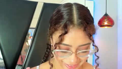 A N T O N E L L E  online show from 03.05.25