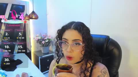 A N T O N E L L E  online show from 10.03.25