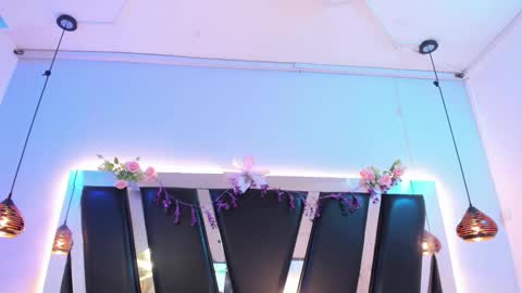 A N T O N E L L E  online show from 03.08.26