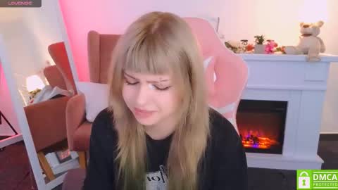 Snapshot of antonia_ferrero chatting on 09.23.25 antonia_ferrero online show from 09.23.25