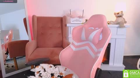 Snapshot of antonia_ferrero chatting on 09.30.25 antonia_ferrero online show from 09.30.25