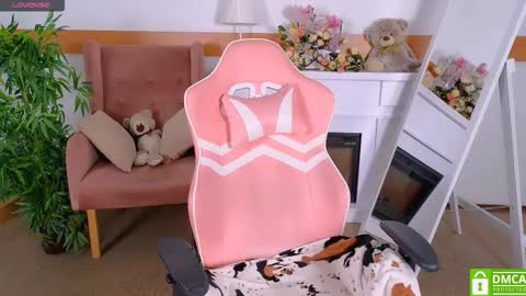 Snapshot of antonia_ferrero chatting on 10.23.25 antonia_ferrero online show from 10.23.25