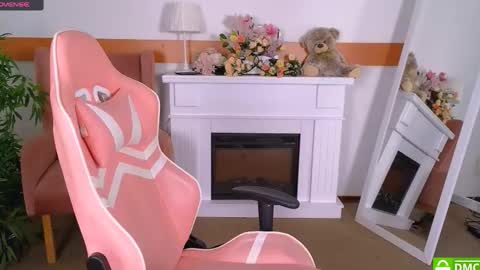 Snapshot of antonia_ferrero chatting on 10.27.25 antonia_ferrero online show from 10.27.25