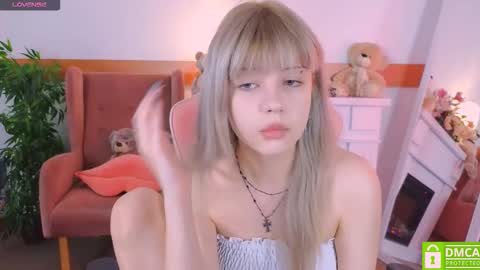 Snapshot of antonia_ferrero chatting on 11.27.25 antonia_ferrero online show from 11.27.25