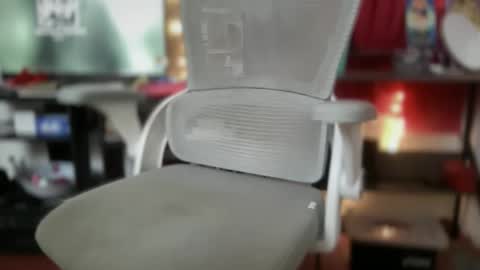 Snapshot of antoniabloom chatting on 12.16.25 Antonia online show from 12.16.25