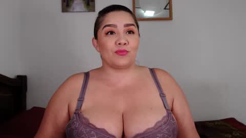 Snapshot of antoniamoreno82 chatting on 01.17.25 antonia online show from 01.17.25